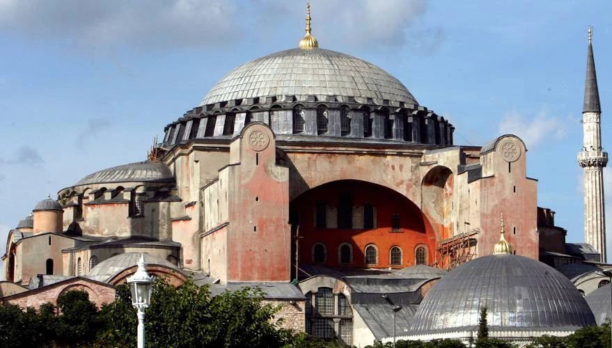 Προκλητικές δηλώσεις Ερμπακάν: «Θα ανοίξουμε την Αγία Σοφία ως τζαμί»